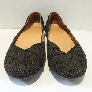 Olukai Pueo Perforated Flats Shoes Size 8 Black Leather Casual Comfort